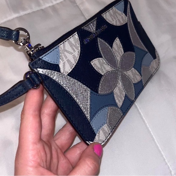 NWT Navy and Silver Michael Kors Wallet - Picture 8 of 8